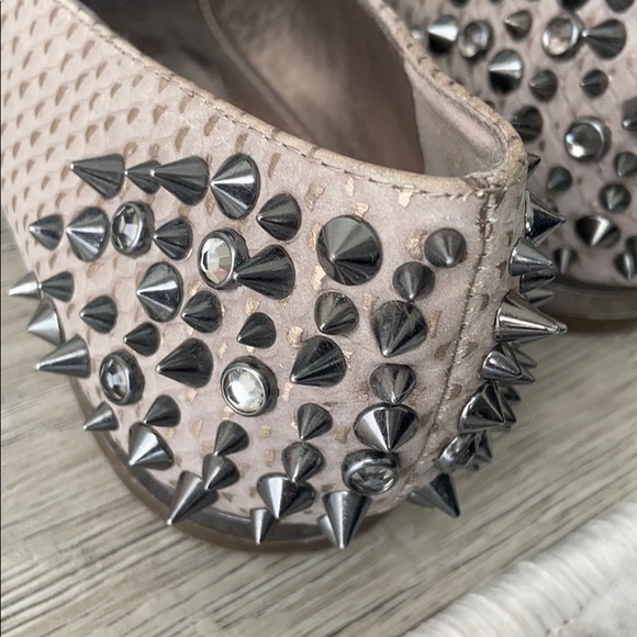 Flats - Picture 5 of 7